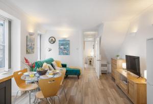 Televiisor ja/või meelelahutuskeskus majutusasutuses Harbour Steps