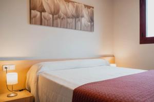 Posteľ alebo postele v izbe v ubytovaní Can Morera Apartaments a Les Preses