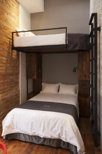 Voodi või voodid majutusasutuse Carlota Sustainable Design Hotel toas