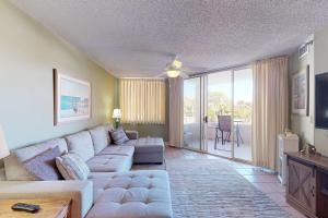 TV a/nebo společenská místnost v ubytování North Breakers - Unit 202, Wood Ave