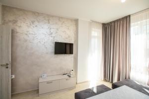 Μια τηλεόραση ή/και κέντρο ψυχαγωγίας στο Апартамент Адиз 1
