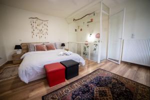Posteľ alebo postele v izbe v ubytovaní Maison d' Alice 1