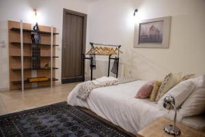 Posteľ alebo postele v izbe v ubytovaní Maison d' Alice 1