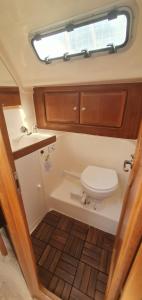 a bathroom with a toilet and a sink at Magnifico barco en La Graciosa in Caleta de Sebo