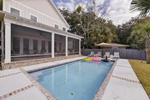 Πισίνα στο ή κοντά στο Keep Palm and Carry on - 4327 Sixth St