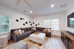 Χώρος καθιστικού στο Keep Palm and Carry on - 4327 Sixth St