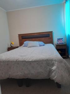 Un pat sau paturi într-o cameră la Departamento Amoblado en Arica