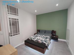 Posteľ alebo postele v izbe v ubytovaní Appartements - Halles Brauhauban Tarbes