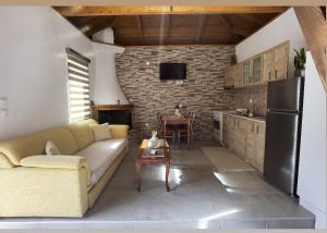 A kitchen or kitchenette at Elaion Thea2-Nies