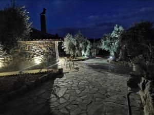 A garden outside Elaion Thea2-Nies