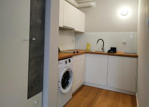 Kuchyňa alebo kuchynka v ubytovaní Hugo VIP Apartments