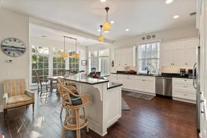 Kuchyň nebo kuchyňský kout v ubytování Shore am Happy - 4209 Eighth Street