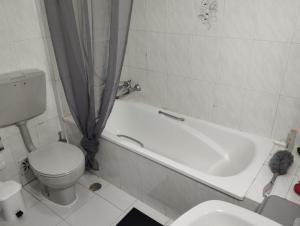 Fotografie z fotogalerie ubytování Quarto Privado Grande Completo v destinaci Agualva