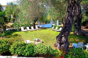 Bazén v ubytování Marilena Apartments & Studios nebo v jeho okolí