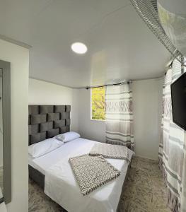 Ένα ή περισσότερα κρεβάτια σε δωμάτιο στο Hotel Mira Cruz Toro Valle