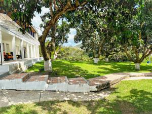 Κήπος έξω από το Hotel Mira Cruz Toro Valle