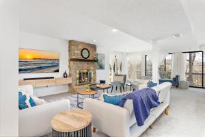 a living room with white furniture and a fireplace at Hillside vacation next to Overland Park Kansas nature trail grill and fun in Stilwell