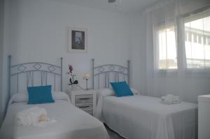 Postel nebo postele na pokoji v ubytování Myramar Beach Mare Nostrum Fuengirola