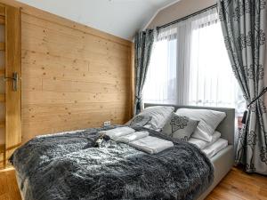 Posteľ alebo postele v izbe v ubytovaní VisitZakopane - Hrabia Apartment