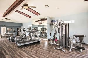 Γυμναστήριο ή/και όργανα γυμναστικής στο Indio Golf Abode on Fairway with Country Club Perks