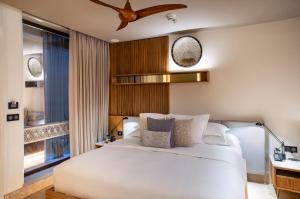 a bedroom with a white bed and a window at Hotel Casona del Porvenir in Cartagena de Indias
