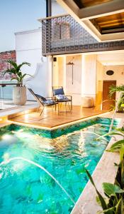 a swimming pool in the middle of a house at Hotel Casona del Porvenir in Cartagena de Indias