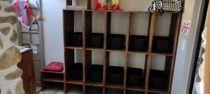 a book shelf filled with black bins at La vita e bella in Saint-Jean-Pied-de-Port