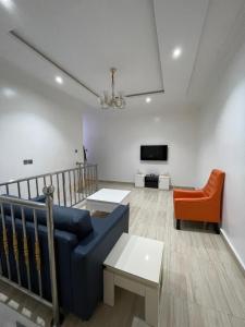 אזור ישיבה ב-Elegant 4-Bedroom Duplex in Lekki Phase 1