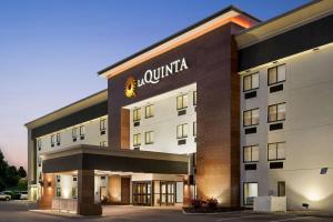 a rendering of the front of a hotel at La Quinta Inn by Wyndham Columbus Dublin in Dublin