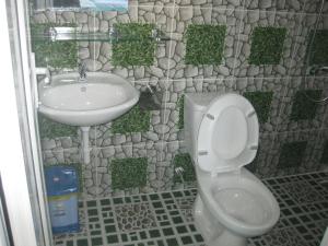 Koupelna v ubytování Hai Long Vuong Hotel