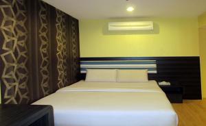 Postel nebo postele na pokoji v ubytování T-Hotel Bukit Bintang