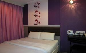 Postel nebo postele na pokoji v ubytování T-Hotel Bukit Bintang