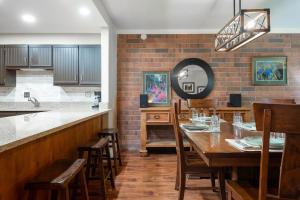 Kuchyň nebo kuchyňský kout v ubytování PARK STATION 111 condo