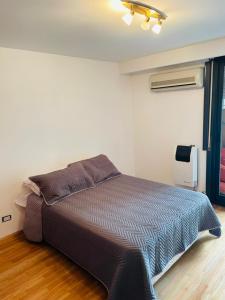 1 dormitorio con 1 cama en una habitación en Brothershouse 2 en Rosario
