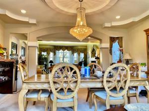 a dining room with a wooden table and chairs at Jessicahouse ltd. in Richmond