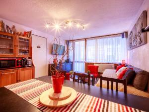 Kuchyňa alebo kuchynka v ubytovaní Confort et Praticité : Appartement 4 Pers. à St-Lary Village, Proche Commerces et Téléphérique - FR-1-296-455