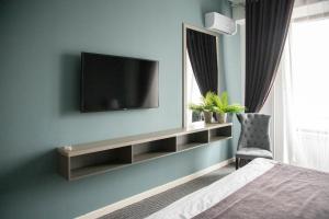 A television and/or entertainment centre at Casablanca Apart Hotel
