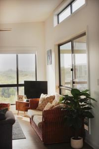 a living room with a couch and a tv at TWO PELICANS Island Beach in Island Beach