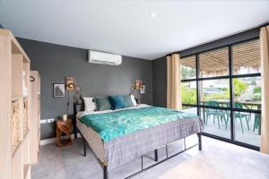 Postel nebo postele na pokoji v ubytování Manao Seaview Pool Villa 18 - 3 Mins Walk To The Beach