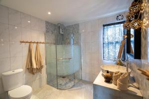 Ένα μπάνιο στο Manao Seaview Pool Villa 18 - 3 Mins Walk To The Beach +32 φωτογραφίες