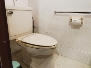 囲炉裏町家Guesthouse FUJITA 一棟貸切 villa 無料駐車場的一间浴室