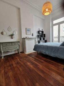 Posteľ alebo postele v izbe v ubytovaní Appartement 82 m2 proche centre ville