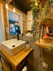 a bathroom with a sink on a wooden counter at Smart Art :) z bezpłatnym parkingiem podziemnym in Kielce