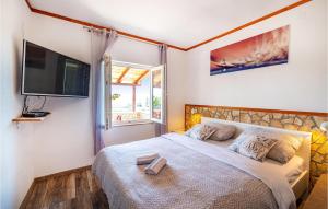 Ένα ή περισσότερα κρεβάτια σε δωμάτιο στο Lovely Home In Donji Zemunik