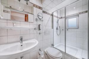 Koupelna v ubytování Weidegg - Hotel Garni + 41 fotografií