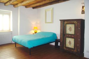 A bed or beds in a room at La Casa Altrui- Camere e Zona relax con Giardino