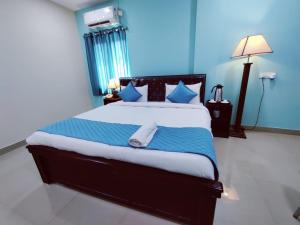 a bedroom with a large bed in a room at Hotel Prime Classic in Shamshabad