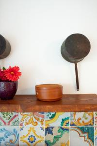 a shelf with two vases and a bowl on it at Casa d’autore siciliana in Milan
