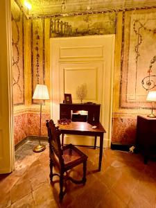 a room with a desk with a chair and a lamp at Casa Santangelo Suites in Salerno