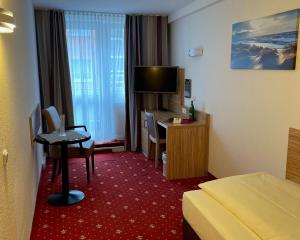 TV a/nebo společenská místnost v ubytování Hotel Harburger Hof